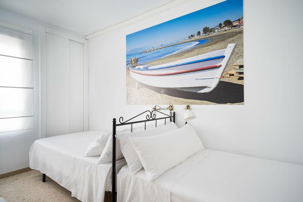 Arcos Beach Infostays - Free Parking マラガ エクステリア 写真
